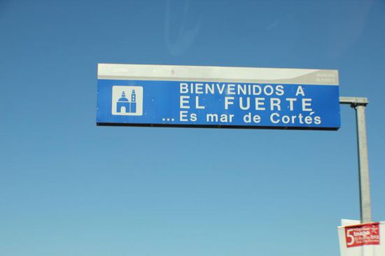 El Fuerte scheint uns ein guter Ausgangspunkt zur "Barranca del Cobre" zu sein...; hier beziehen wir den CP und bleiben zwei Nächte...; 
am folgenden Tag wollen wir sehen, wo der "El Chepe" fährt..., denn von zwei verschiedenen Seiten wird uns abgeraten, mit den Autos nach Creel zu fahren... (man soll ja auf die Einheimischen hören...!!)