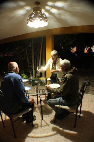 Abends richten wir uns auf dem CP gemütlich ein...; ein herrliches Nachtessen rundet den Tag ab...; am kommenden Morgen gibt es sehr früh Tagwache...