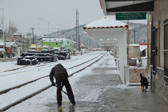 Wiederum am Bahnhof...; die Fahrt geht zurück...