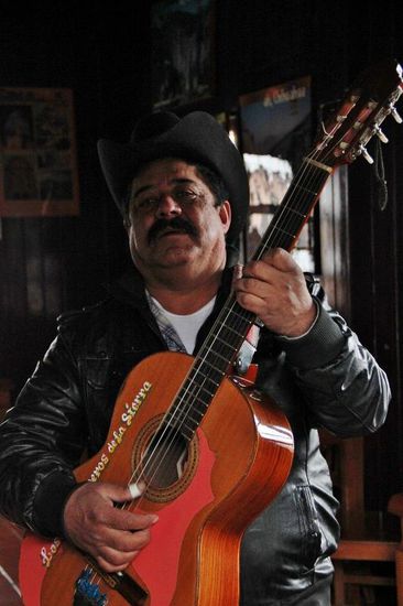 Unterhaltung im Wartesaal für die frierenden Gäste...