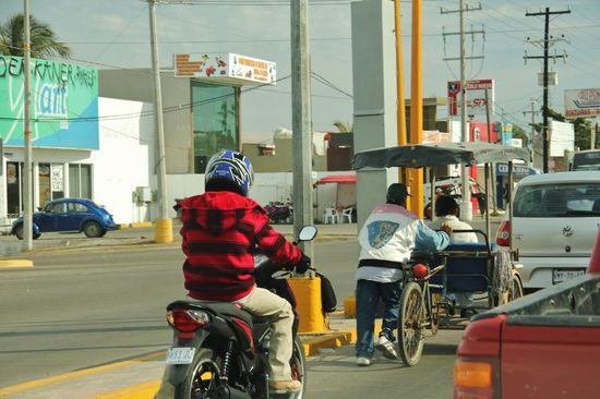 Allerhand Gefährte sind unterwegs...