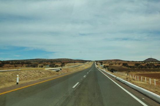 Wir fahren auf der Autobahn Richtung Chihuahua...