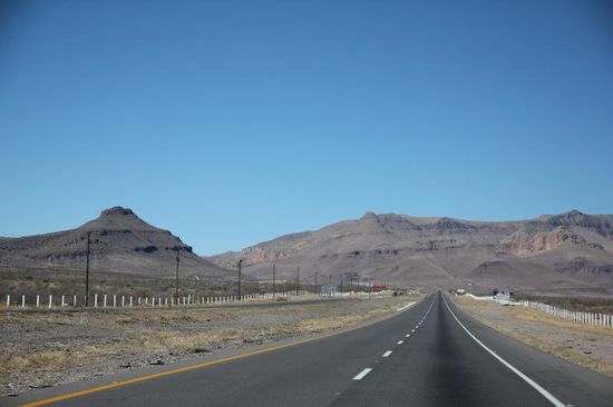 Die Autopista ist meist in gutem Zustand - muss ja auch pro km ca. 1 Peso an Zahlstellen bezahlt werden...