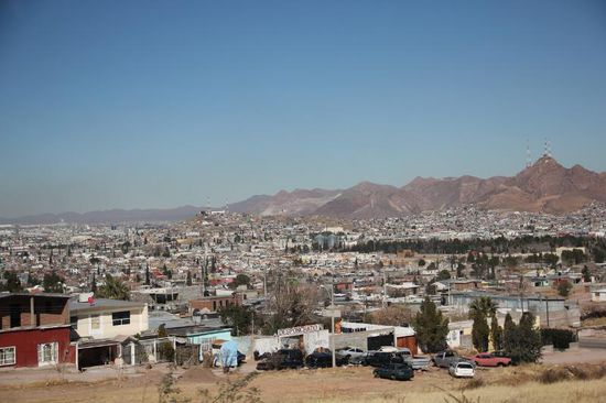 Das Häusermeer der auf 1440 m gelegenen Stadt Chihuahua, welche 750'000 Einwohner zählt, lassen wir rechts liegen...