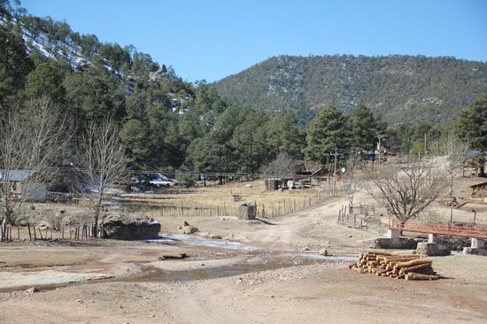 Leomobil ist voll betankt, Lebensmittel und Wasser haben wir genügend an Bord...; so fahren wir - zuerst auf guter Strasse Richtung Batopilas...