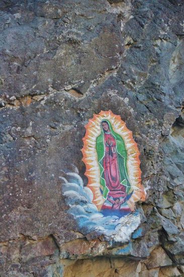 Ob die Brücke wohl nicht immer standhält...?