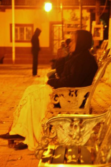 ...oder "dem Treiben zuschauen" ersetzt ein langweiliges TV-Programm...; 
von uns nimmt kaum jemand Notiz und von starker Militärpräsenz sehen wir nichts - offenbar wurden vor einiger Zeit "Marihuanafelder" vom Militär zerstört...!