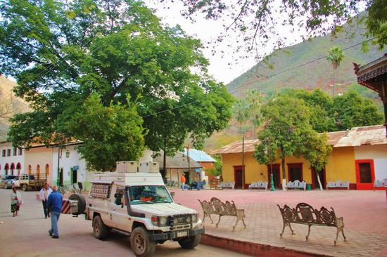 Wir frühstücken, räumen zusammen und warten nochmals auf "El Feo"...; er sollte uns Informationen über den Verlauf der weiteren Strecke vermitteln...; vermutlich muss er noch etwas weiterschlafen...