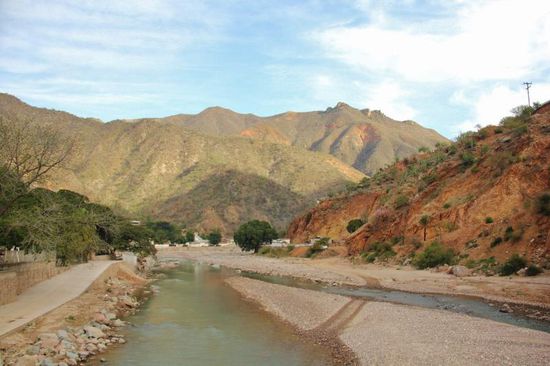Der Rio Batopilas...;  wenn er Hochwasser führt, ist er unpassierbar...