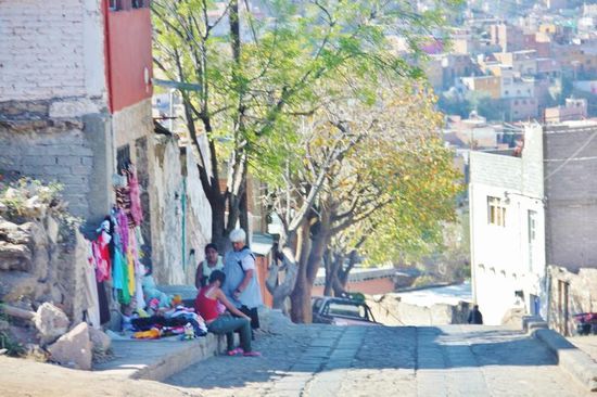 Irgendwie finden wir den Weg aus der Stadt...