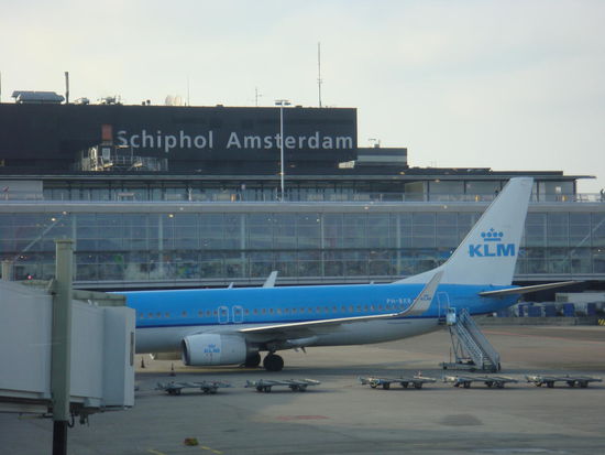 Und etwas später nach Zürich-Kloten...; nach der langen Flugzeit werden wir liebevoll von Maria und Hans in Empfang genommen, wir dürfen freundlicherweise bei ihnen übernachten...! Nochmals ganz herzlichen Dank an euch beide...!