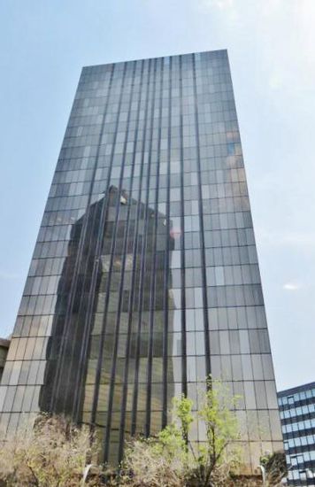 Moderne Geschäftsgebäude entlang der Paseo de la Reforma...