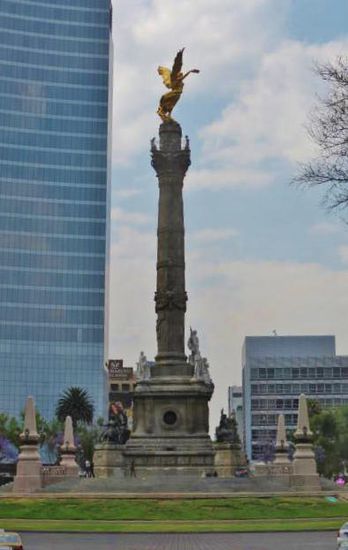 Nochmals einen Blick auf das Monumento de la Independencía (Unabhängigkeitsdenkmal) mit dem Siegesengel El Ángel...