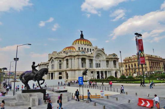Palacio de Bellas Artes und Palacio Postal...
