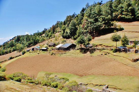 Wir bestaunen die frisch gepflügten Felder auf ca. 3000m Höhe...