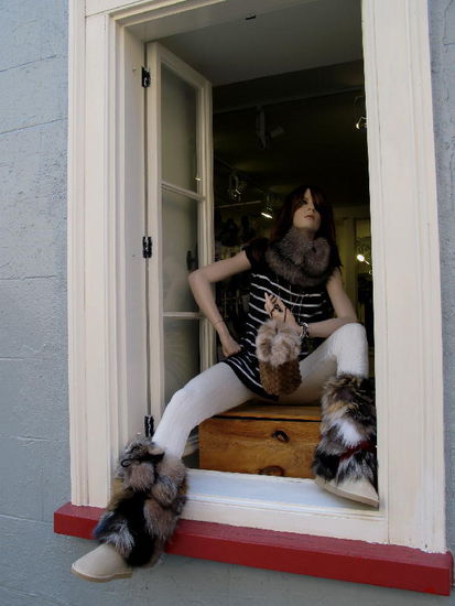 Fantasie beim Dekorieren eines Pelzgeschäftes...