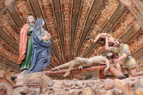 Jesus wird ans Kreuz genagelt...