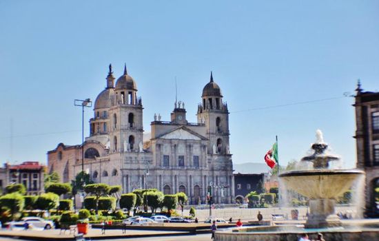 Die Kathedrale von  Toluca...; hier verfahren wir uns gründlich...