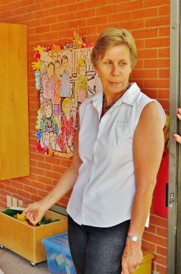 Margrit begleitet die Kleinen...; danke für deine nette Einladung zum "Mole"...; wir haben uns sehr gefreut, als Gäste an deiner herrlichen Tafel teilzuhaben...