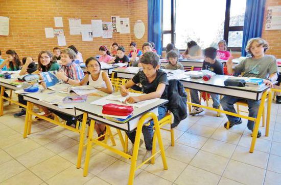Durch die verschiedenen Klassenzimmer...