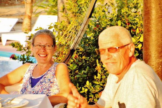 Wir verbringen die Zeit gemeinsam und plaudern, essen und trinken und geniessen es, die Zeit Revue passieren zu lassen...