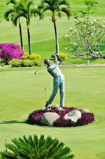 Nein, selber spielen wir nicht Golf - wir geben uns auf der Terrasse bei einem ausgedehnten Brunch kulinarischen Genüssen hin...