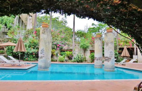 Die Pool-Anlage des Hotels...