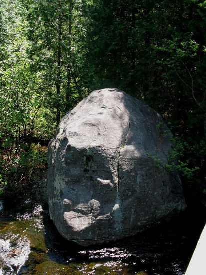 Riesige Findlinge als Überreste der Gletscher-Moränen...