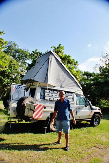 Am Abend, 25.5. sind wir in Villahermosa...; auf dem PP eines Schwimmbades dürfen wir übernachten...