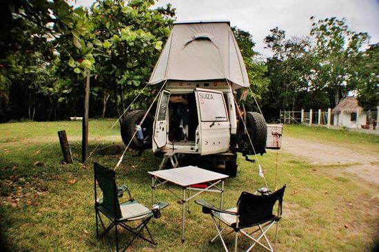 Die Aussenhaut der Zeltplane ist wieder aufgezogen, um bei allfälligen Regengüssen gewappnet zu sein...