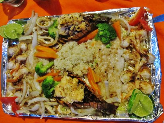 Diese herrliche Fisch- und Meeresfrüchteplatte - einfach wunderbar...! Ein wirkliches Festessen...