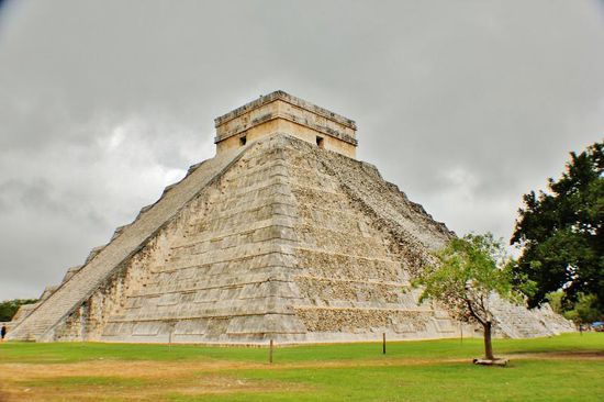 Majestätisch steht sie da - die Maya Ruine Chichén Itzá...
