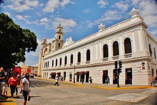 Spontan beschliessen wir, eine Hop-on Hop-off-Tour zu machen...; eine gute Möglichkeit, die Stadt etwas weiter zu erkunden...