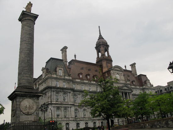Nach dem Gewitter sieht es wieder freundlicher aus...; es regnet aber immer wieder zwischendurch...