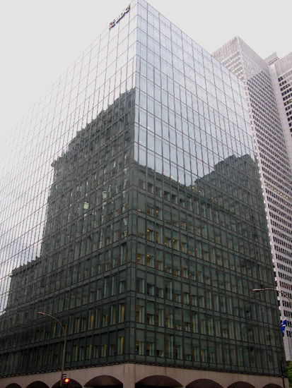 Zu Fuss geht es zurück zu Leomobil...; das ständige Sirenengeheul der Feuerwehr lässt Schlimmes erahnen...