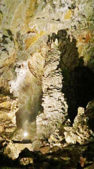 Mehr über die Entstehung von Stalagmiten und Stalaktiten