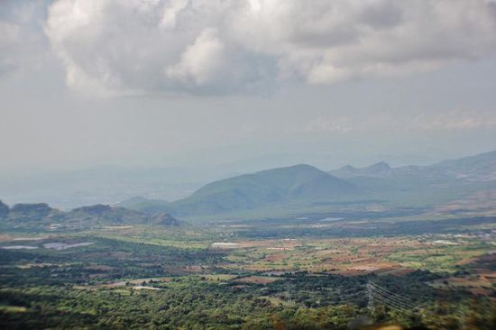 Heute fahren wir Richtung Mexico City zu den schwimmenden Gärten in Xochimilco...; dabei geht es über einen Pass auf der Autobahn auf über 2500m...
Mehr über die schwimmenden Gärten von Xochimilco