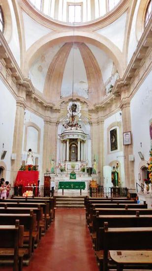 Das Innere der Kirche...