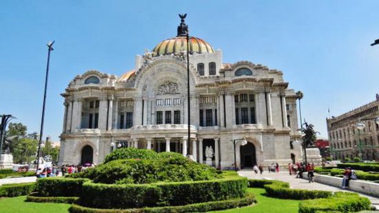 Palacio de Bellas Artes, hier zieht es uns hin: Sonntag Morgen 09.30 h...
Mehr über den Kulturpalast in Mexico City
