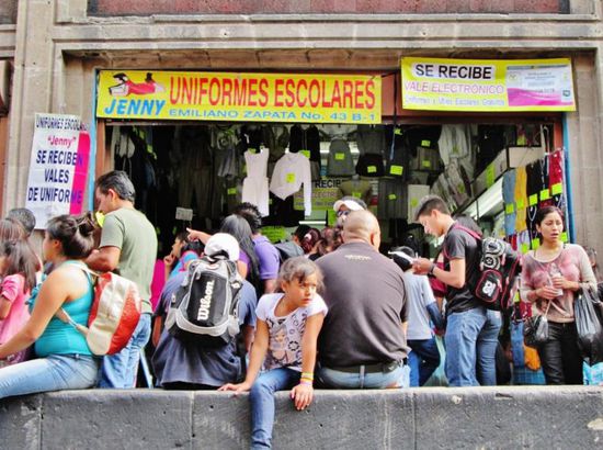 Morgen ist Schulbeginn und noch müssen die letzten Einkäufe schnell getätigt werden...