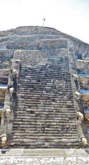Die versteckte Pyramide - dem Gott "Quetzalcoatl" geweiht...