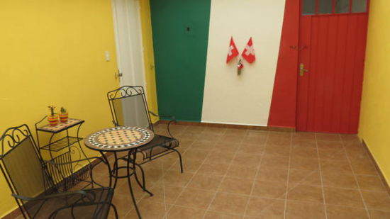 Der Patio ist in den mexikanischen Farben geschmückt (Eigenkreation) - doch auch etwas Schweiz muss sein...