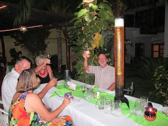 Völkerverbindend ... - 3 D, 3 A, 3 CH und 1 M verbringen einen feucht fröhlichen, gelungenen Abend...