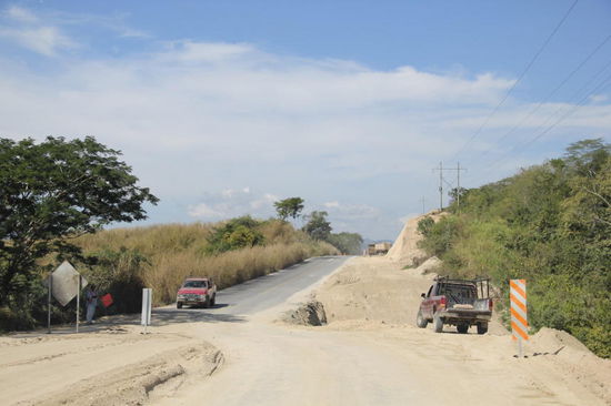 Unser Ziel: Puerto Vallarta...; gegen Abend treffen wir dort ein, beziehen den CP...;  irgendwie will uns die Stadt nicht recht gefallen und wir beschliessen, am nächsten Morgen nach Sayulita zu fahren...