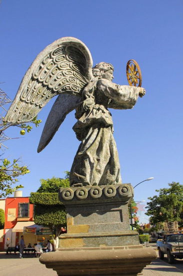 Diesem Engel haben sie die Flügel nicht gestutzt...