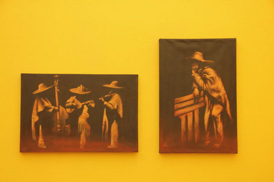 Und hier hängen die Bilder in unserm Patio...