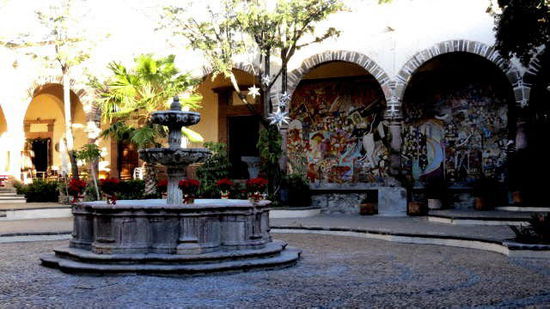 Schöner Brunnen im Innenhof des Instituto Allende...
