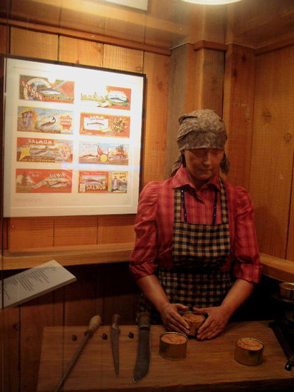 Von Hand hergestellte und abgefüllte Lebensmittelkonserven...