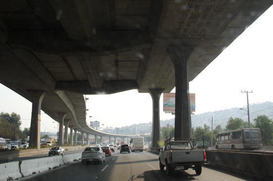 Und so langsam wird's knifflig - die Fahrt durch Mexico City...