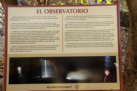 Interessant ist das Observatorium ab Frühlingsbeginn, da die Sonne direkt durch das Observatorium scheint...; man beachte im Bild rechts - wie die Handknochen sich abzeichnen...